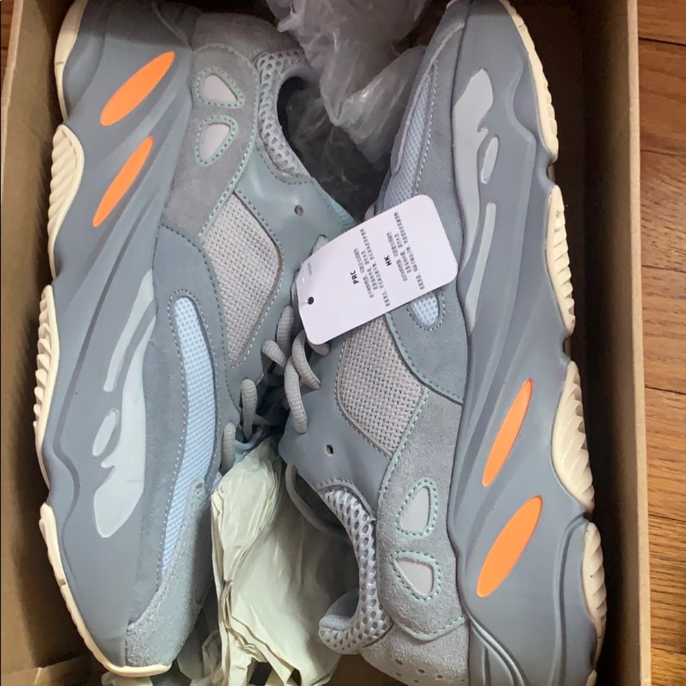 Yeezy Boost 700 Inertia size 9